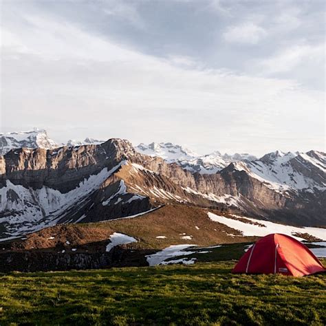 wildzelten schweiz|Wild campen in der Schweiz: Orte, Tipps und Infos